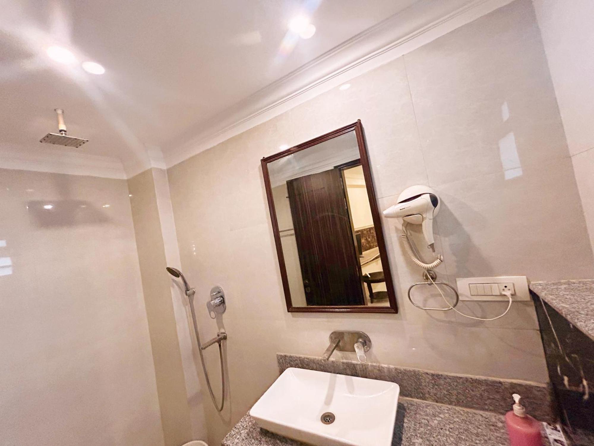 Hotel The Almora Residency - Complimentary Airport Trasnfer Neu-Delhi Exterior foto