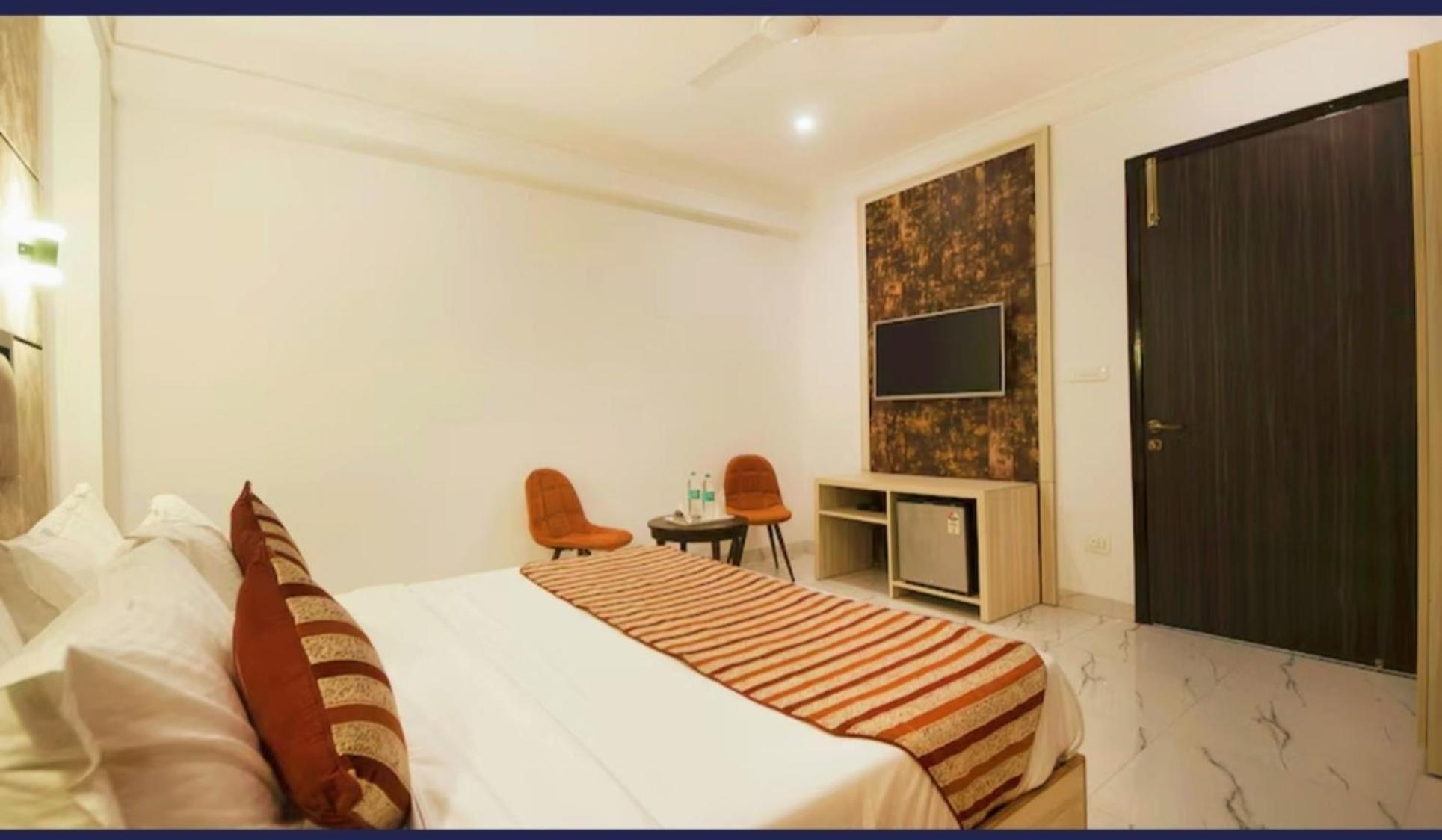 Hotel The Almora Residency - Complimentary Airport Trasnfer Neu-Delhi Zimmer foto