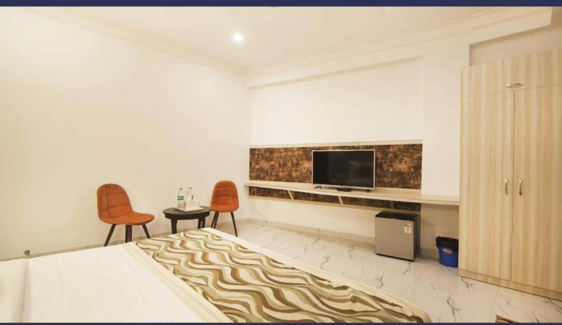 Hotel The Almora Residency - Complimentary Airport Trasnfer Neu-Delhi Zimmer foto