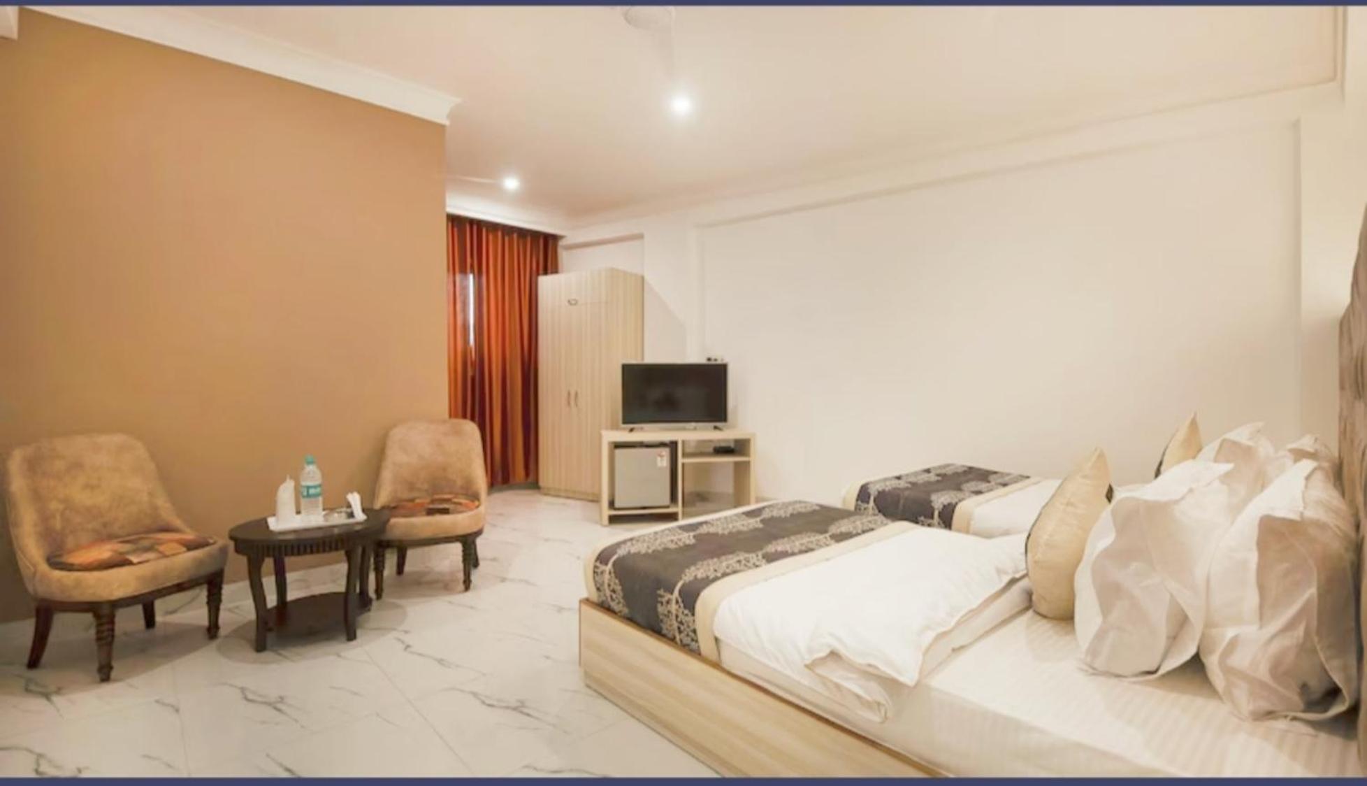 Hotel The Almora Residency - Complimentary Airport Trasnfer Neu-Delhi Zimmer foto