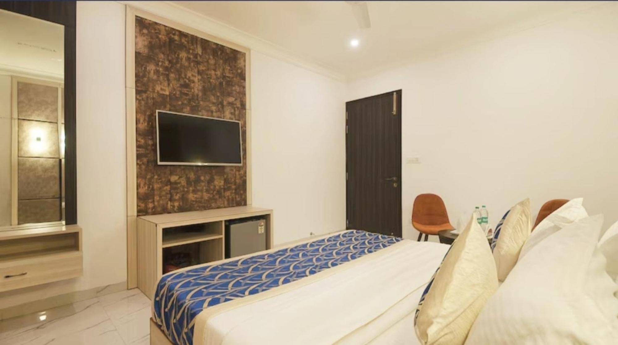 Hotel The Almora Residency - Complimentary Airport Trasnfer Neu-Delhi Zimmer foto
